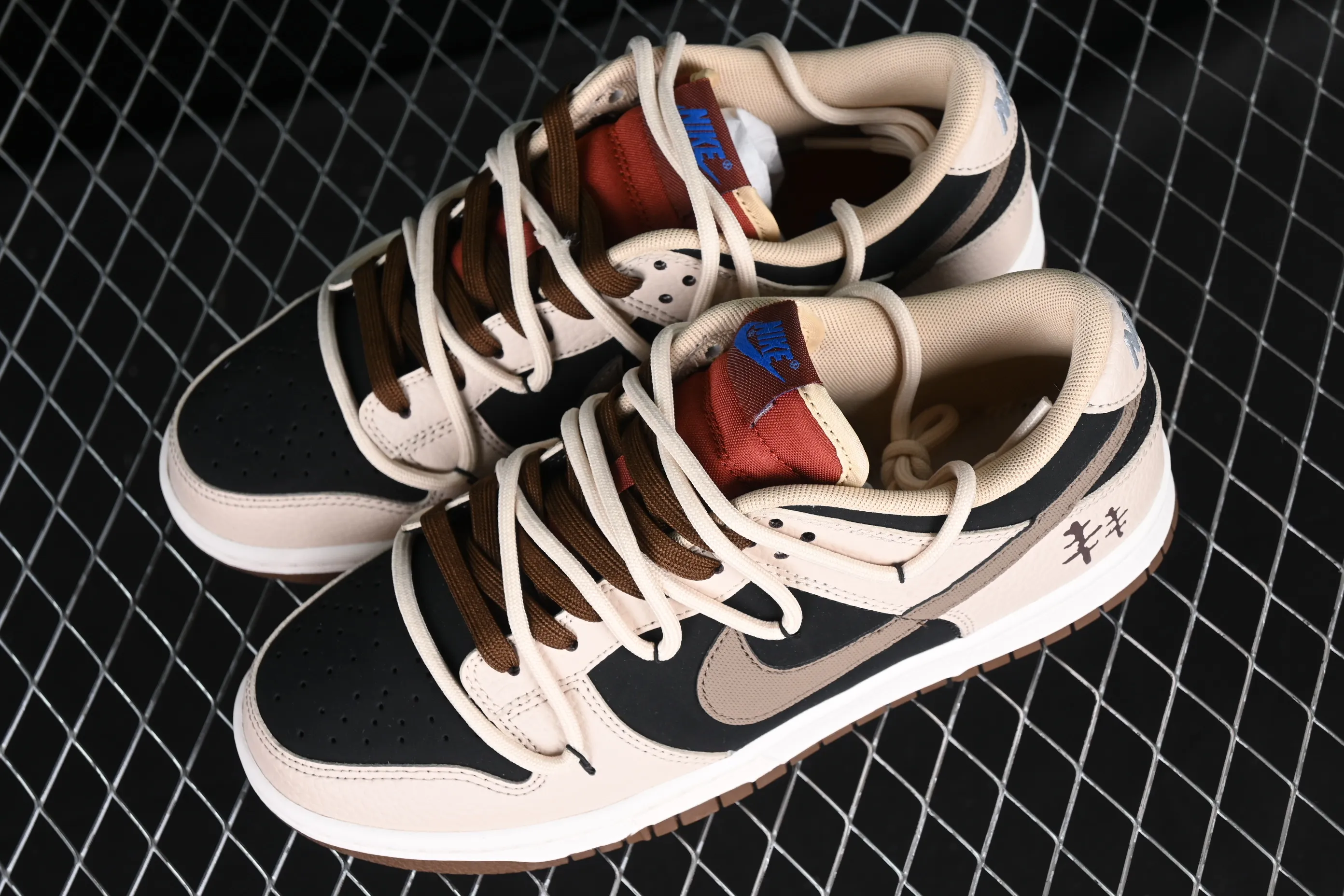 All Categories Nk SB Dunk Series Nk SB Dunk Low Low-top Sneakers Nk SB Dunk Low "Mars Stone" Mocha Brown SB Smashed Backboard Fashion Casual Sneakers DR9704-200
